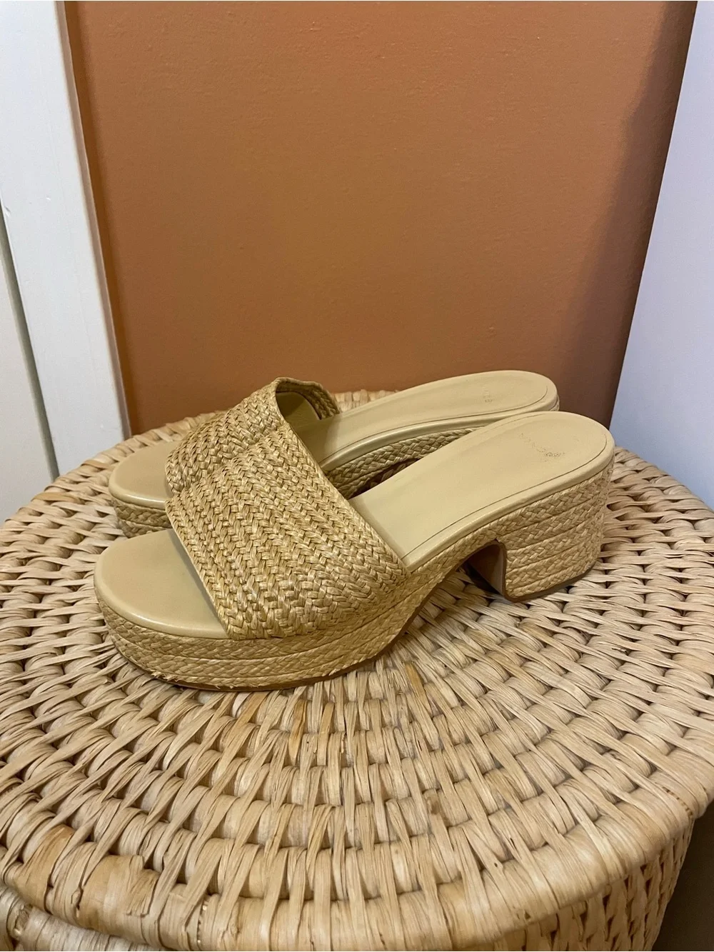Vince Clarita Raffia Platform Sandals Womens Size 7